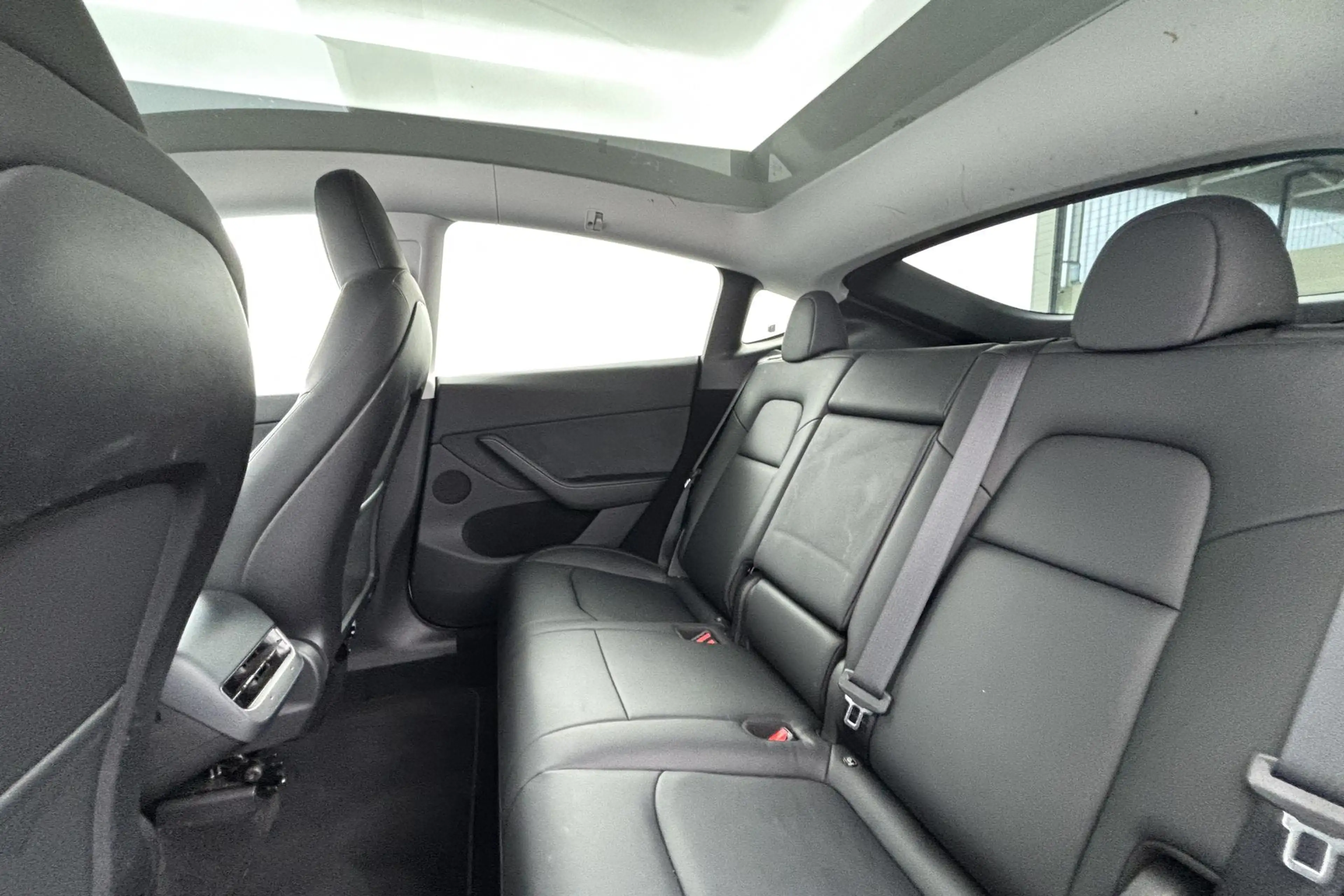 Tesla Model Y Long Range AWD 75 kWh - Krachtige Long Range met V — photo 5