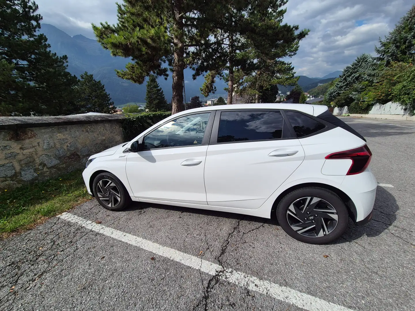 Hyundai i20 i20 1,2 MPI i-Line Plus Weiß - 2