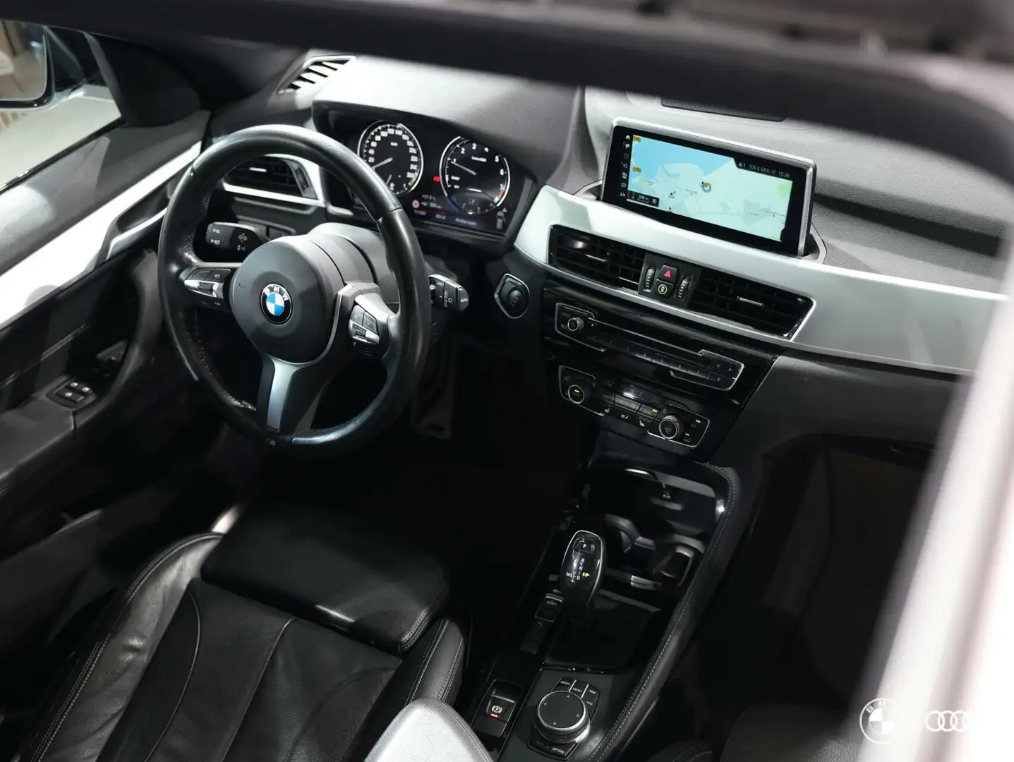 BMW X1 18i M SPORT / PANODAK / HEADUP / LEDER / DEALER ON Grijs - 2