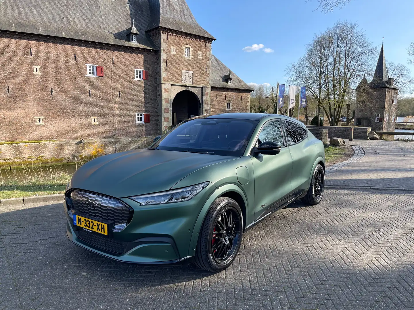 Ford Mustang Mach-E Mustang Mach-E AWD 75 kWh Groen - 1