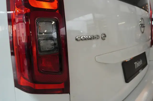 Opel Combo-E Life view 15