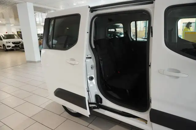 Opel Combo-E Life view 12