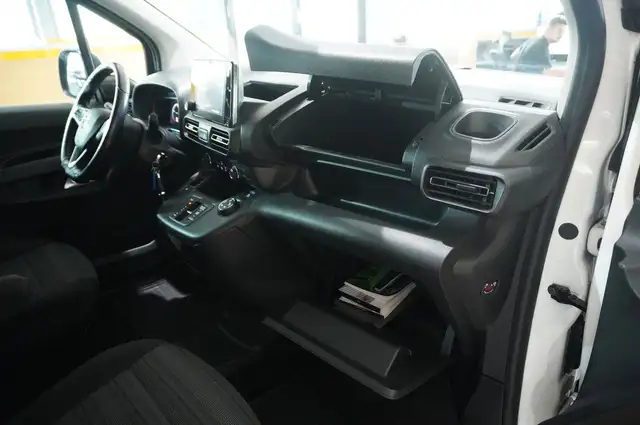 Opel Combo-E Life view 11