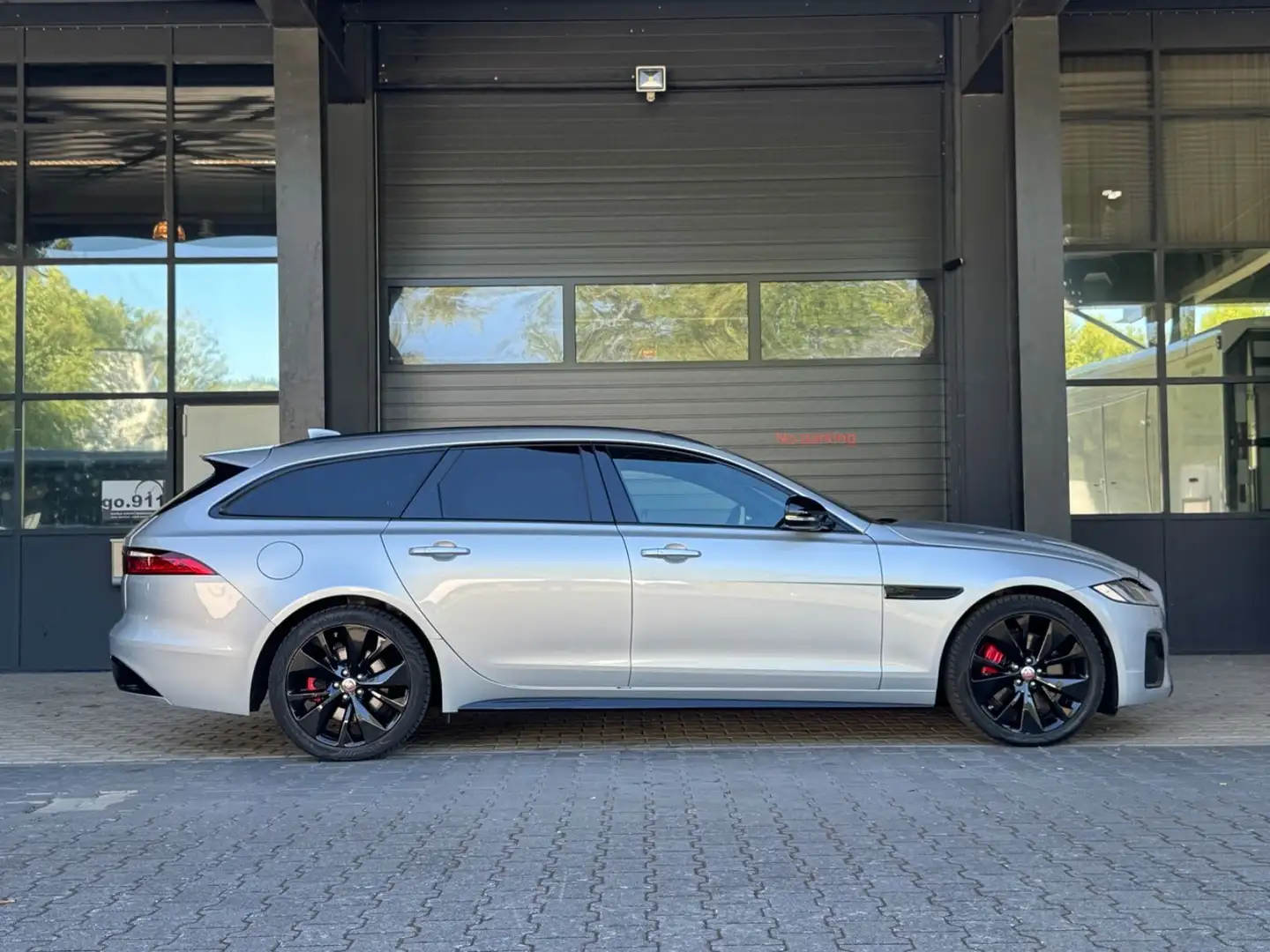 Jaguar XF Sportbrake R-Dynamic Black AWD D200 ° 3J Gara Vert - 2