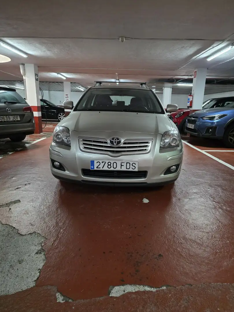 Toyota Avensis Wagon 2.0 D4-D Sol - 1