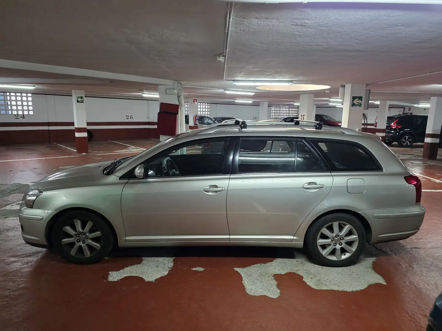 Toyota Avensis Wagon 2.0 D4-D Sol - 2
