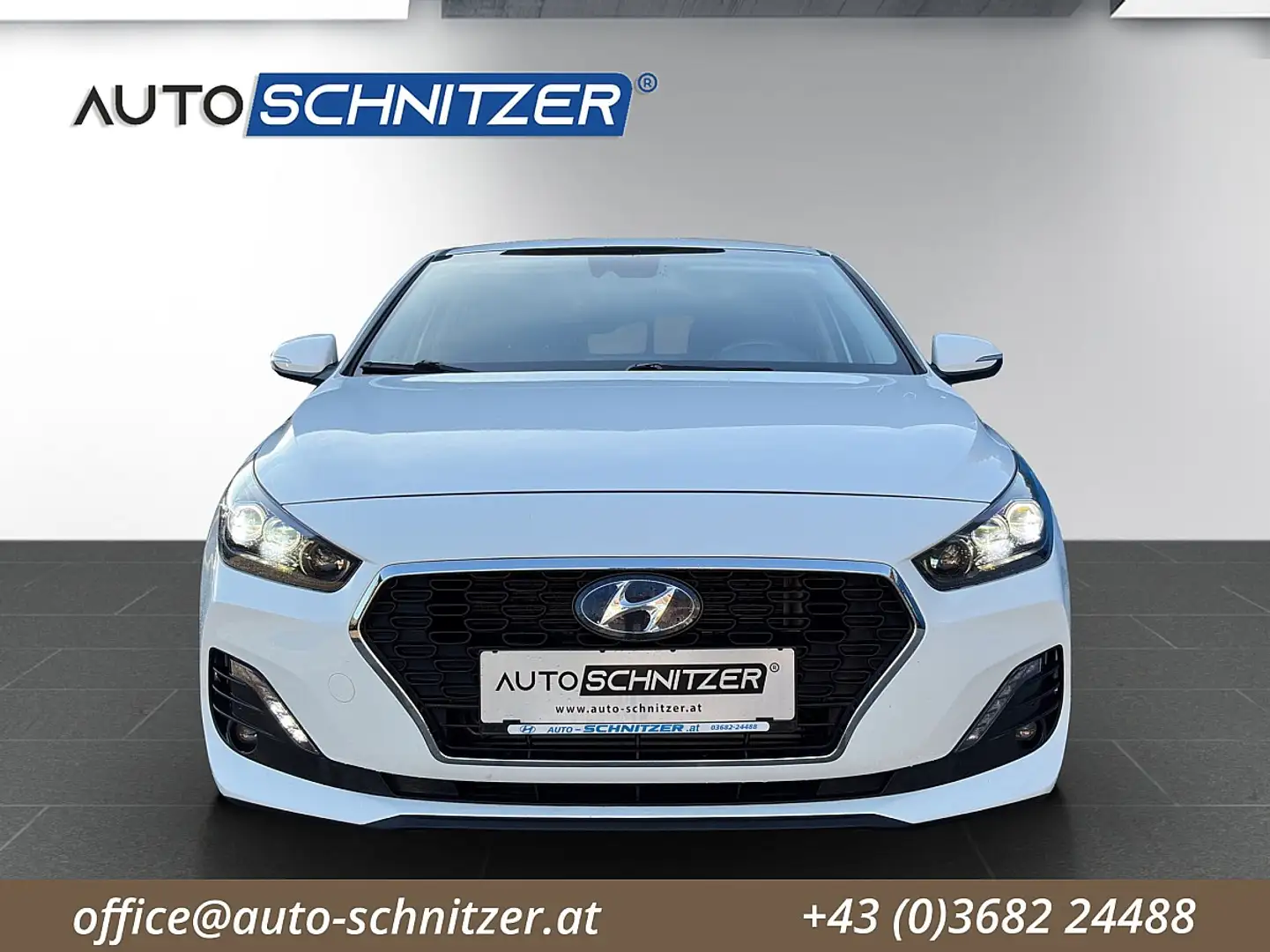Hyundai i30 Fastback 1,4 T-GDi Premium DCT Aut. Weiß - 2