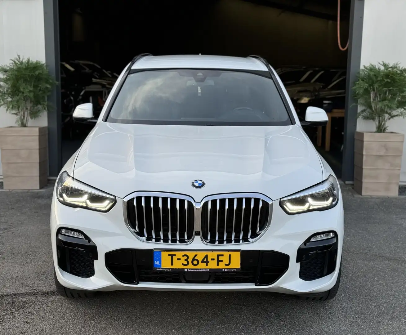 BMW X5 xDrive45e High Executive / M-PAKKET / LUCHTVERING Wit - 2