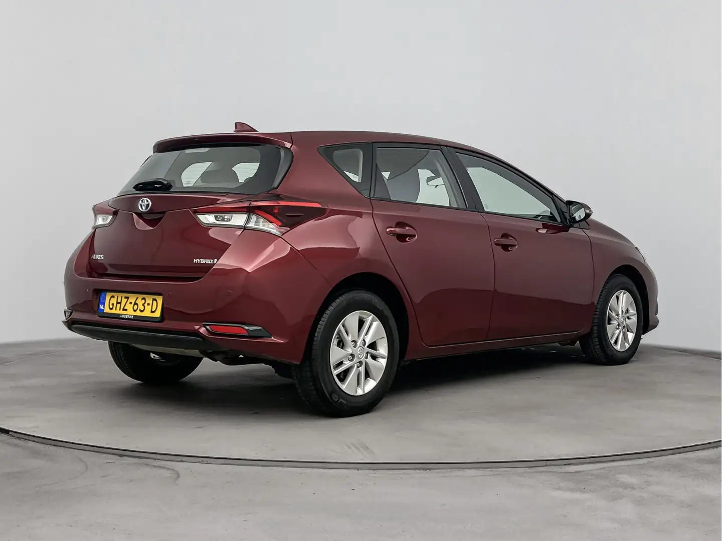 Toyota Auris 1.8 Hybrid Now Limited | Bluetooth | Parkeersensor Rood - 2