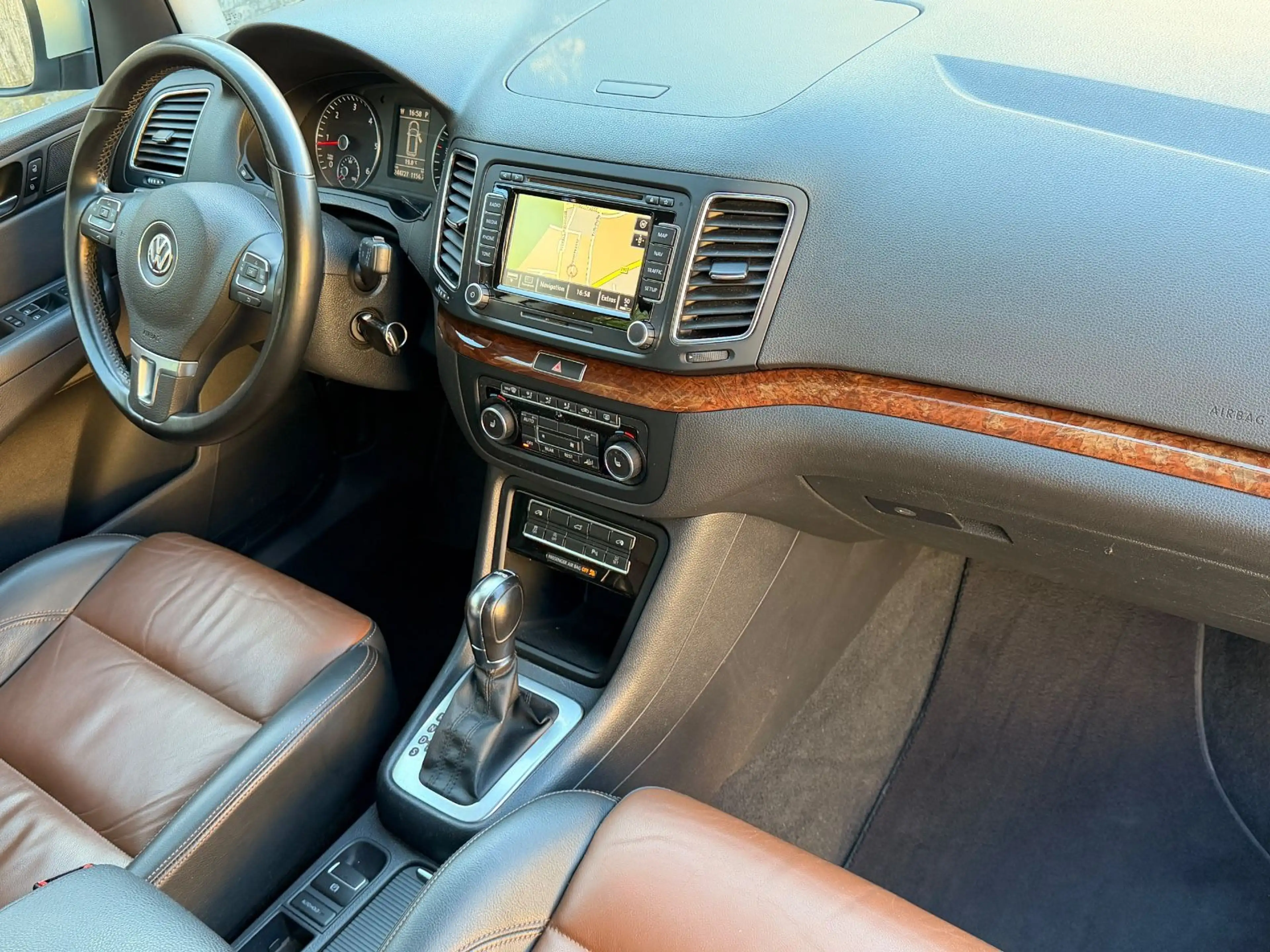 Volkswagen Sharan Highline BMT DSG Navi Leder Kamera — photo 11