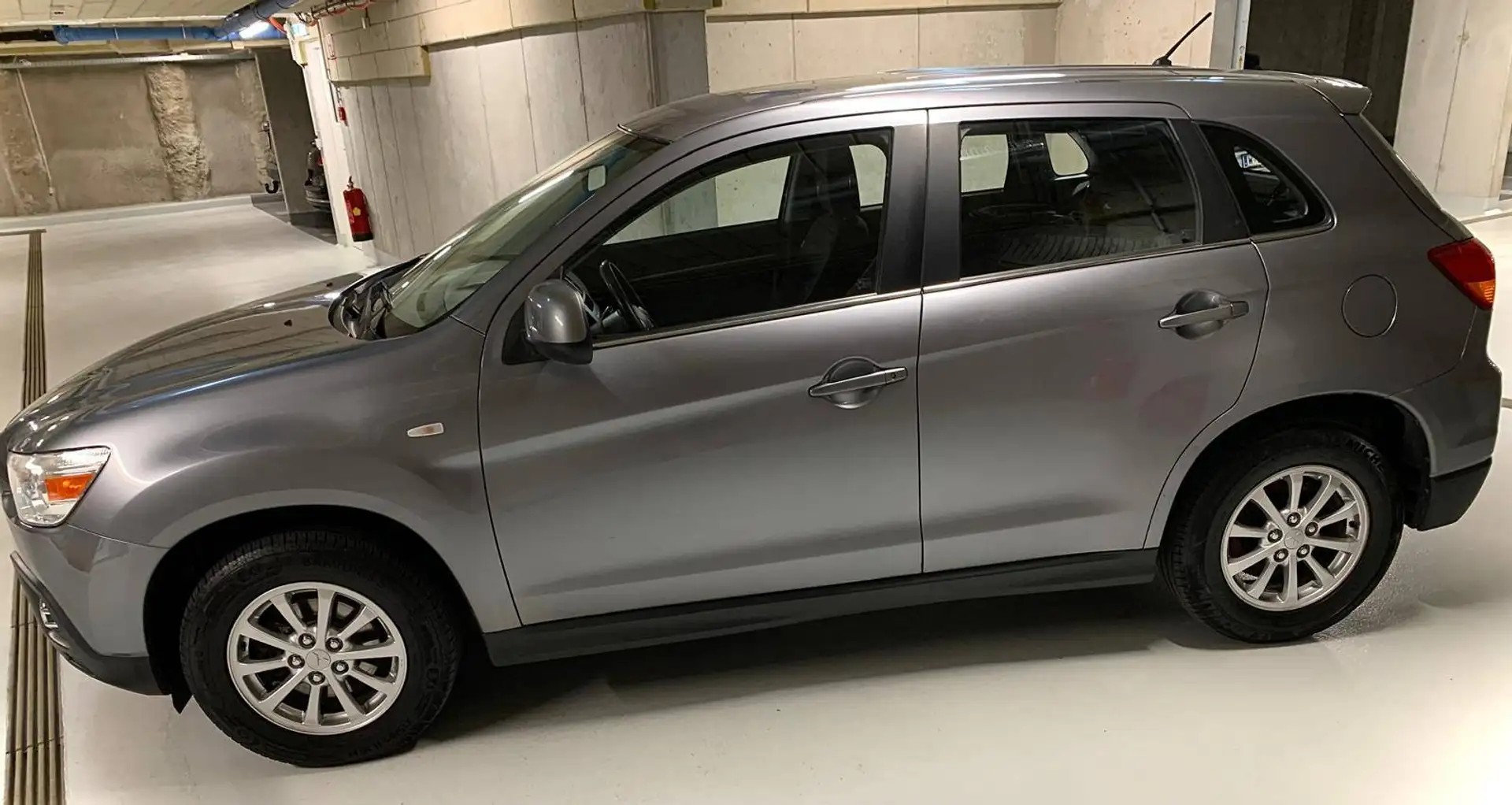 Mitsubishi ASX ASX 1,8 DI-D Invite * Allrad 4x4 * Serviceheft Vollständig Grau - 2
