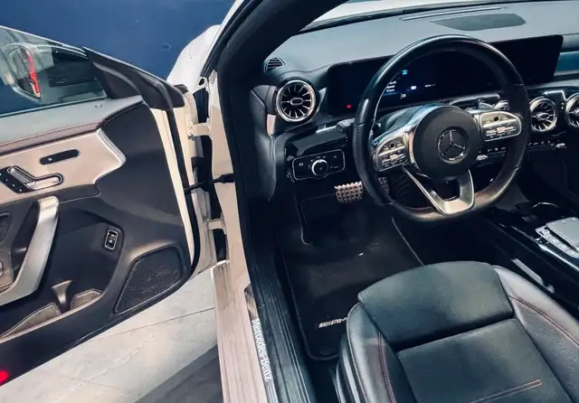 Mercedes-Benz Cla view 3