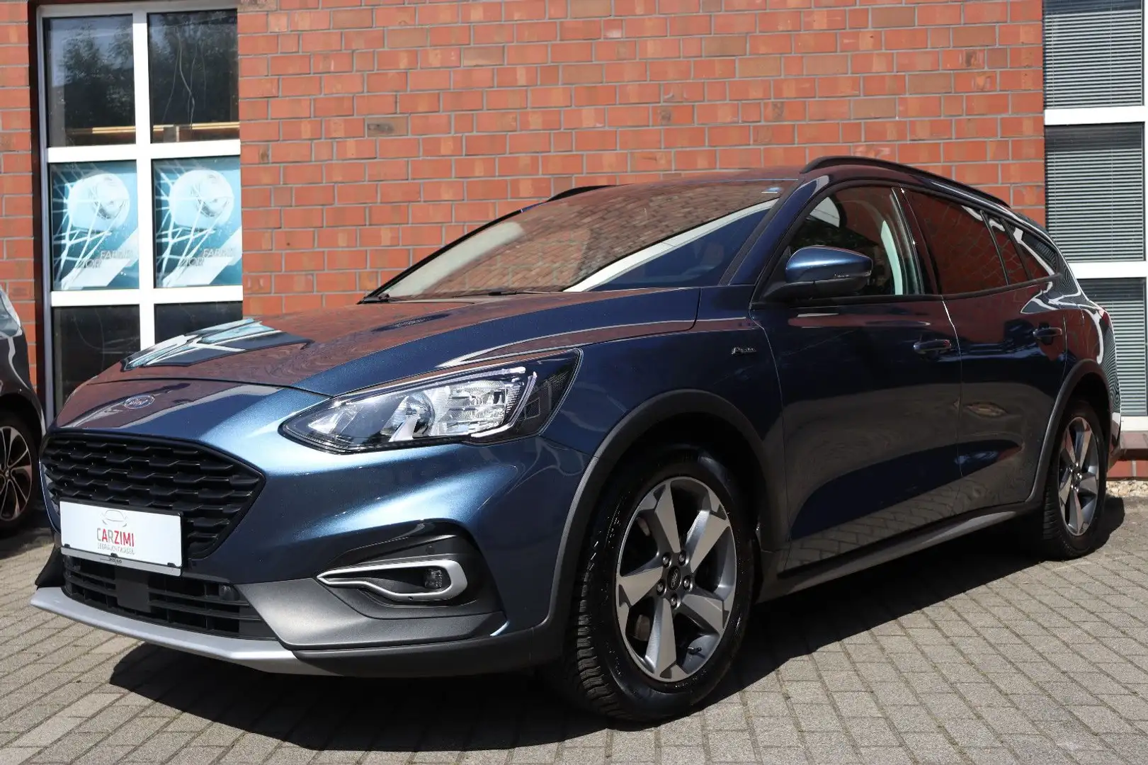 Ford Focus Turnier 1.5 TDCi Active 1.Hand LED Navi Blau - 2