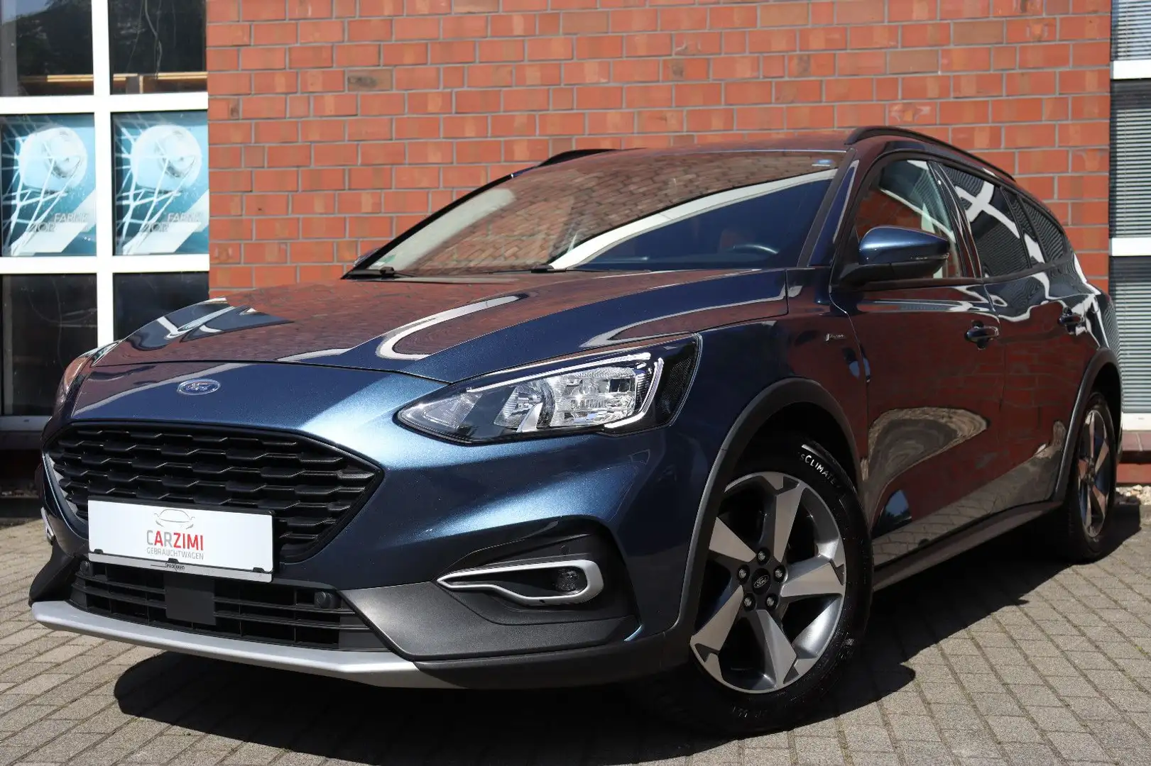 Ford Focus Turnier 1.5 TDCi Active 1.Hand LED Navi Blau - 1