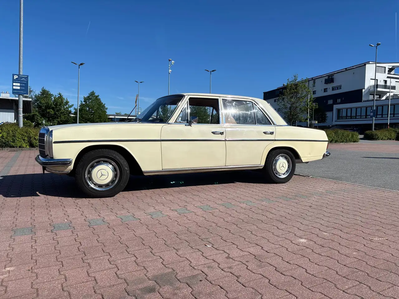 Mercedes-Benz 220, foto 3