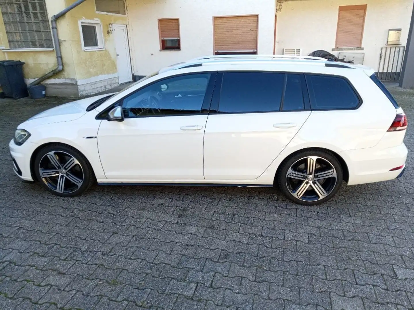 Volkswagen Golf Variant R/Start-Stopp 4Motion inkl Garantieverlängerung Weiß - 2