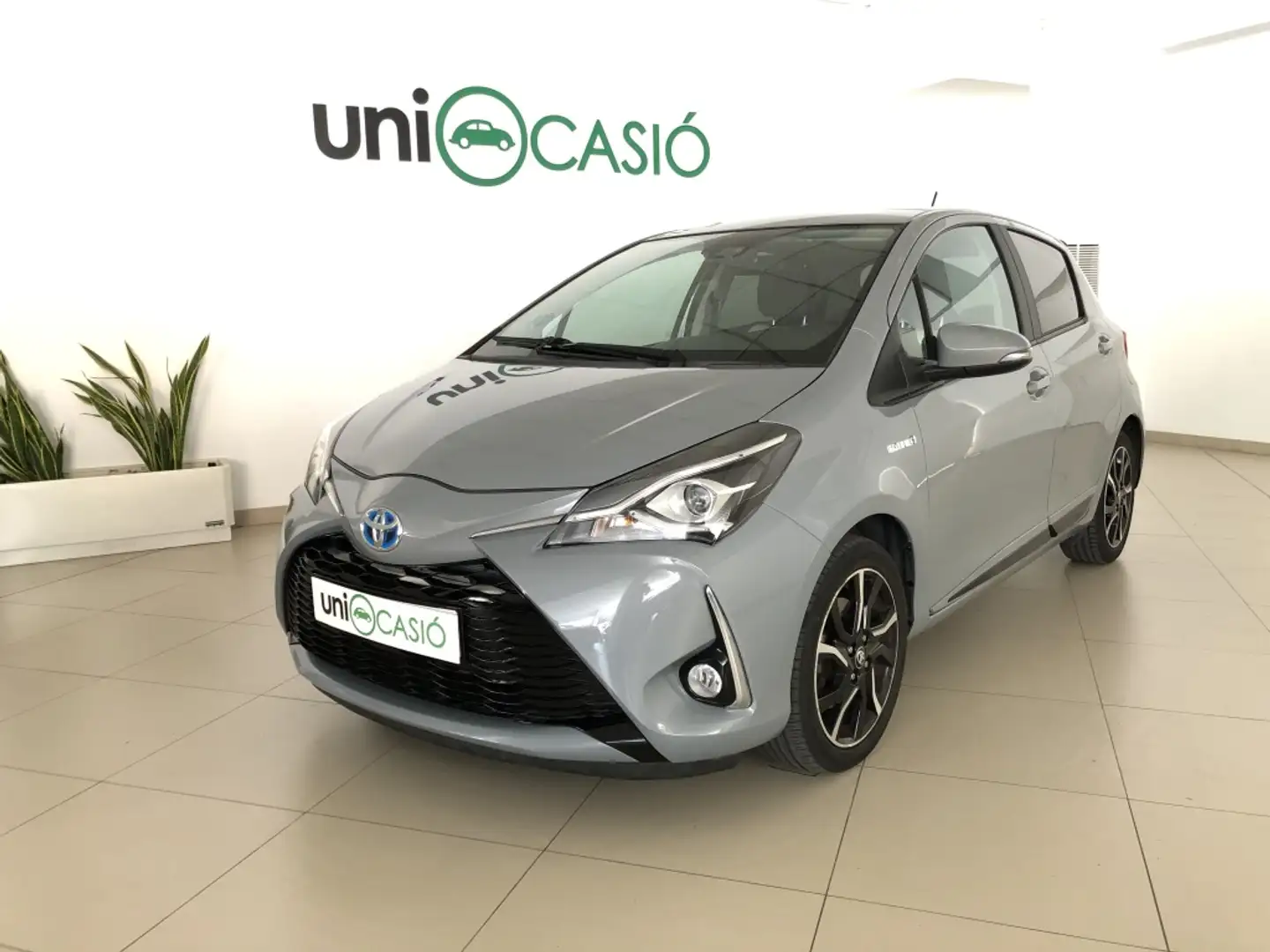 Toyota Yaris 100H 1.5 Feel! 20 Aniversario - 1