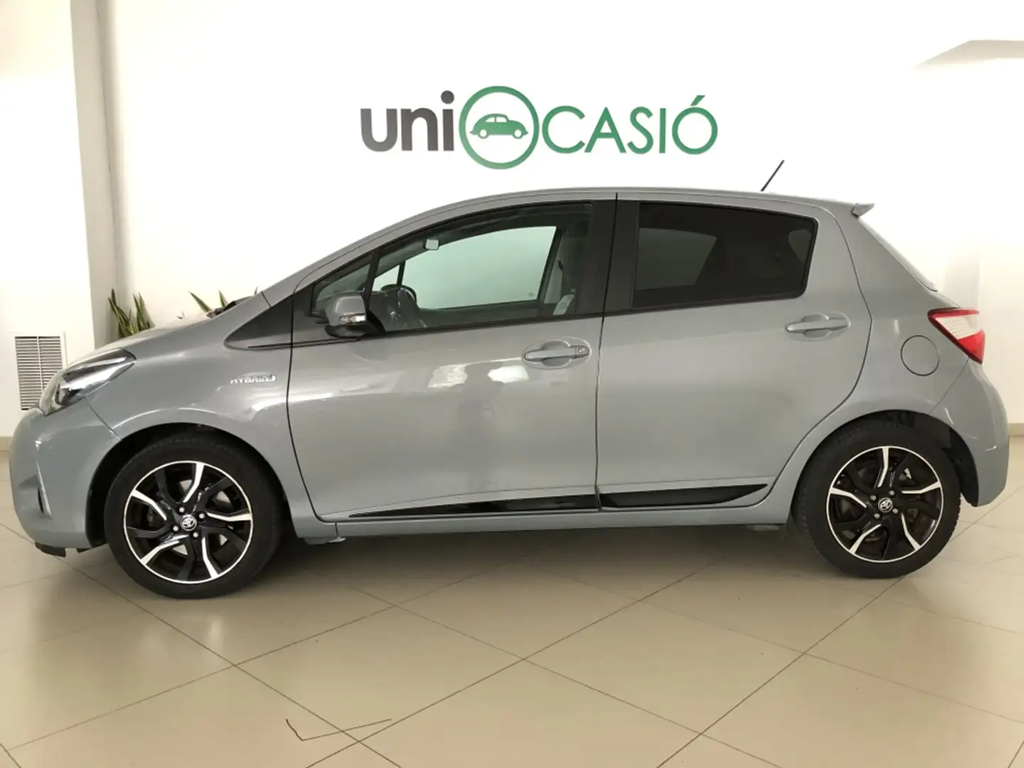 Toyota Yaris 100H 1.5 Feel! 20 Aniversario - 2