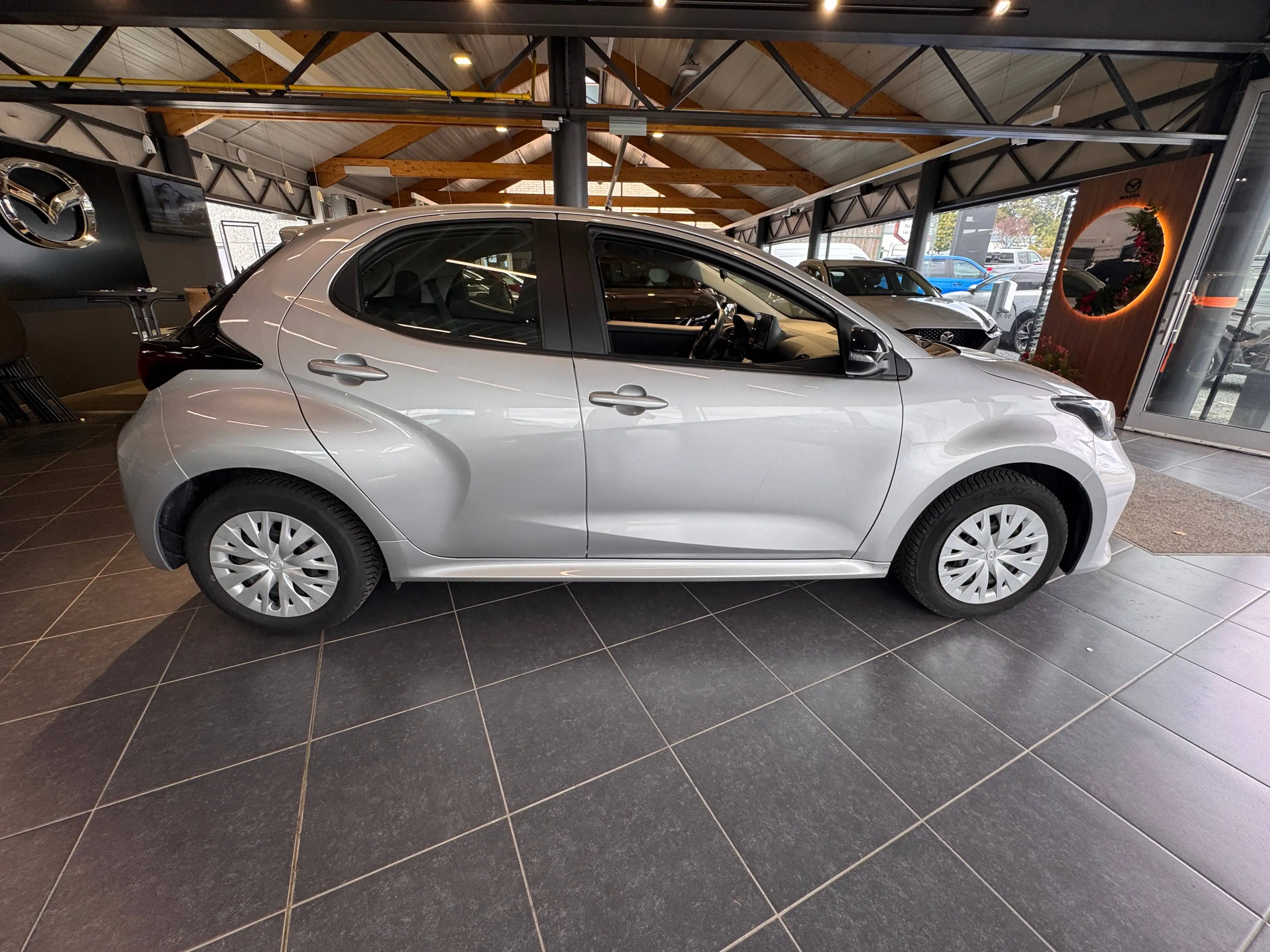 Mazda 2 2 Hybrid 1.5i VVT-i E-CVT Prime-Line Prime-Line — photo 7