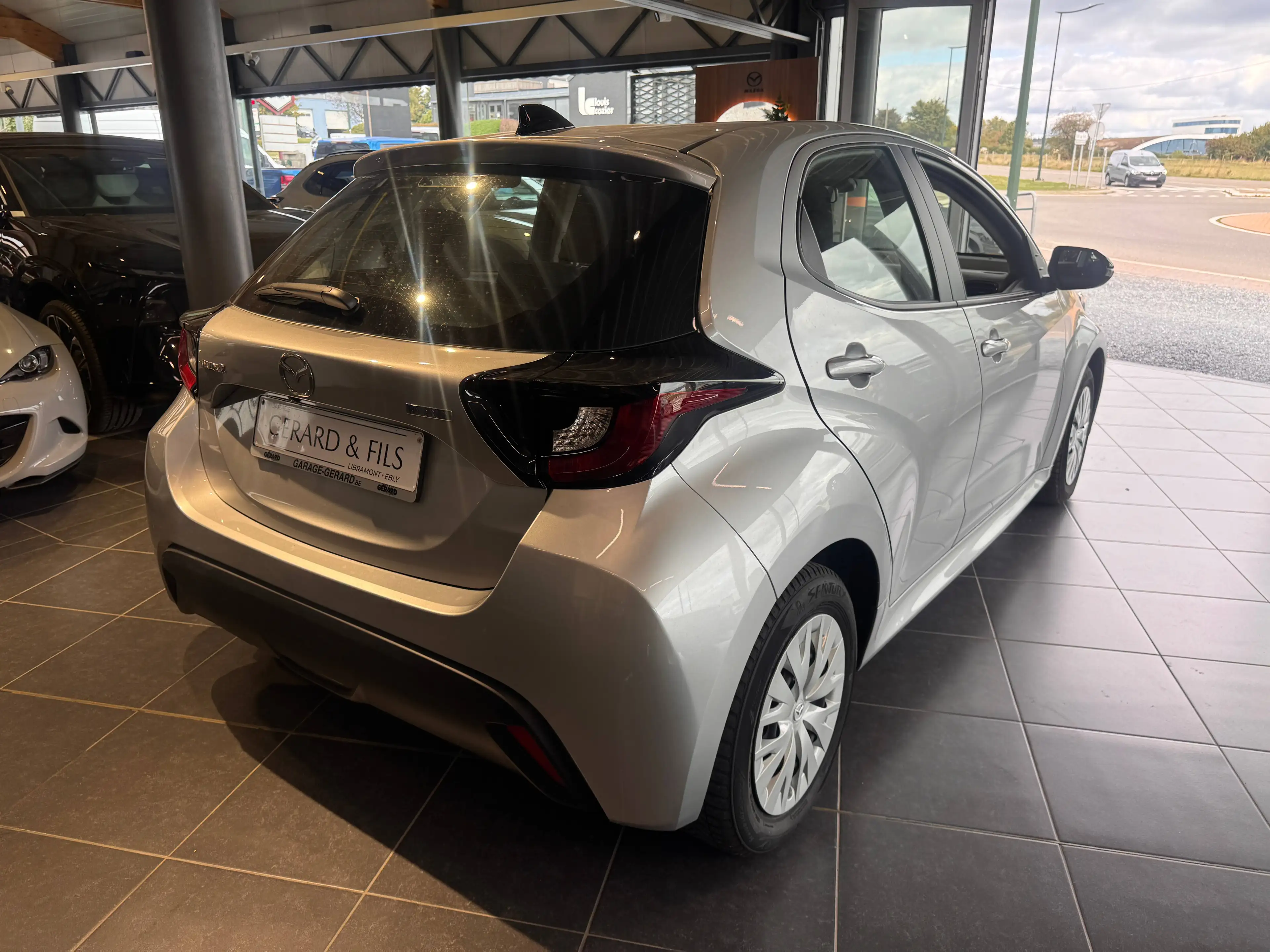 Mazda 2 2 Hybrid 1.5i VVT-i E-CVT Prime-Line Prime-Line — photo 6