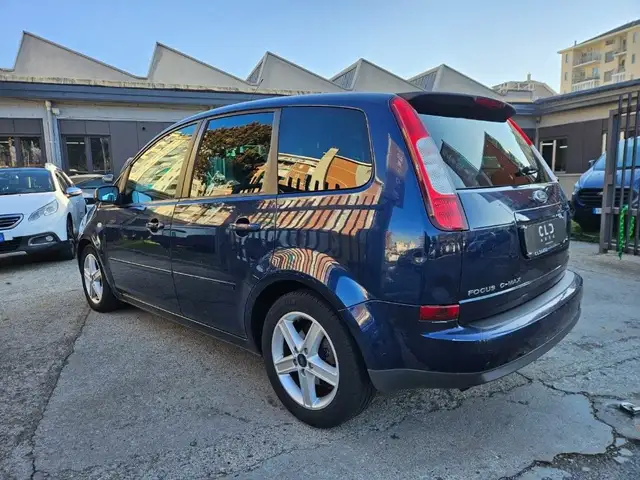 Ford Focus view 4