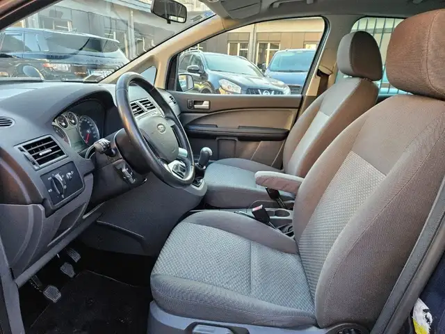 Ford Focus view 8