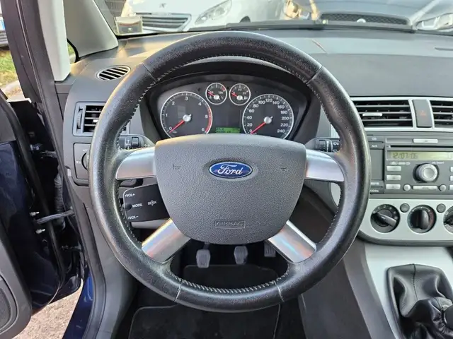 Ford Focus view 14