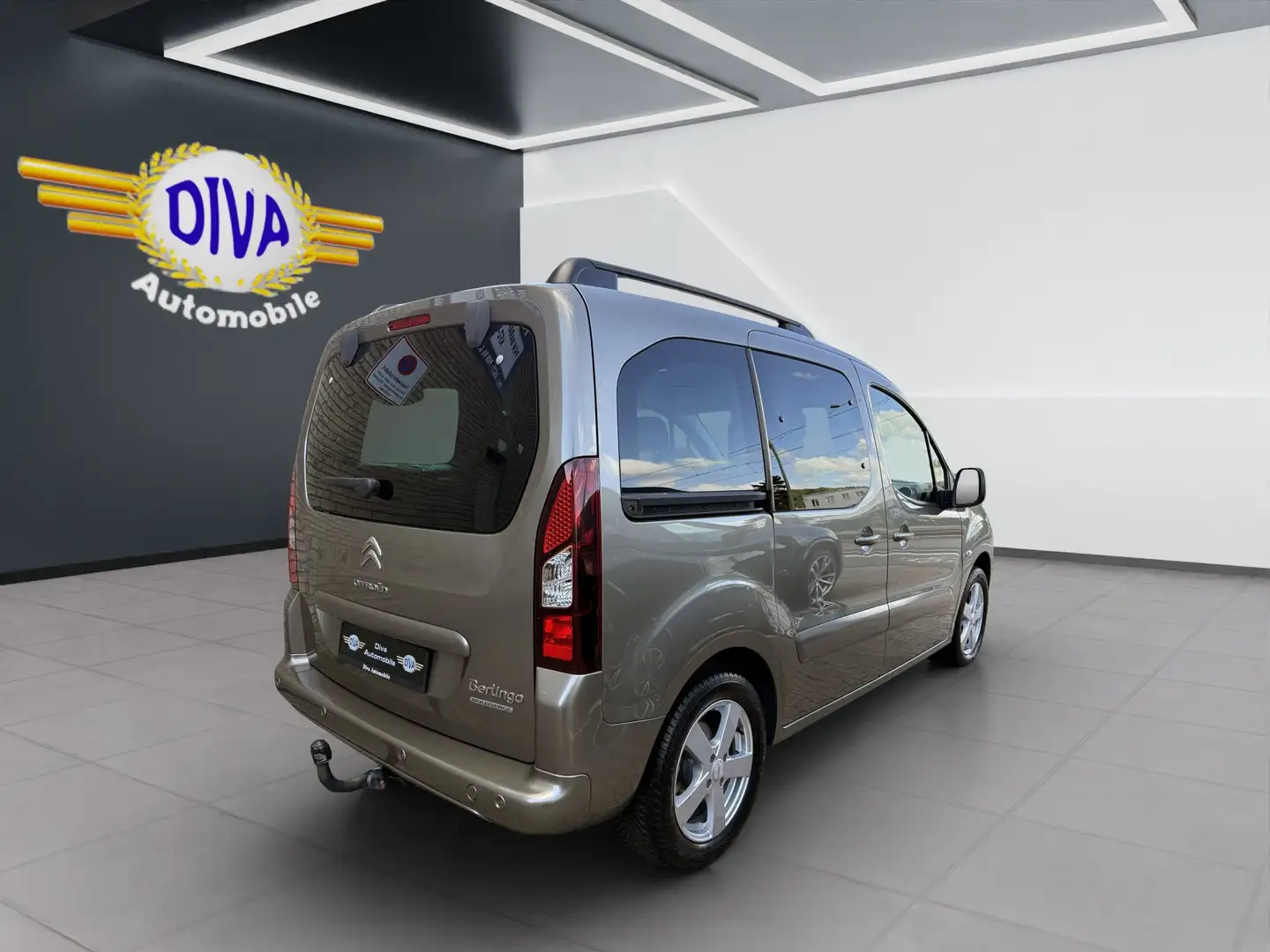 Citroen Berlingo 1.2 Shine Pano, Navi, AHK Braun - 2