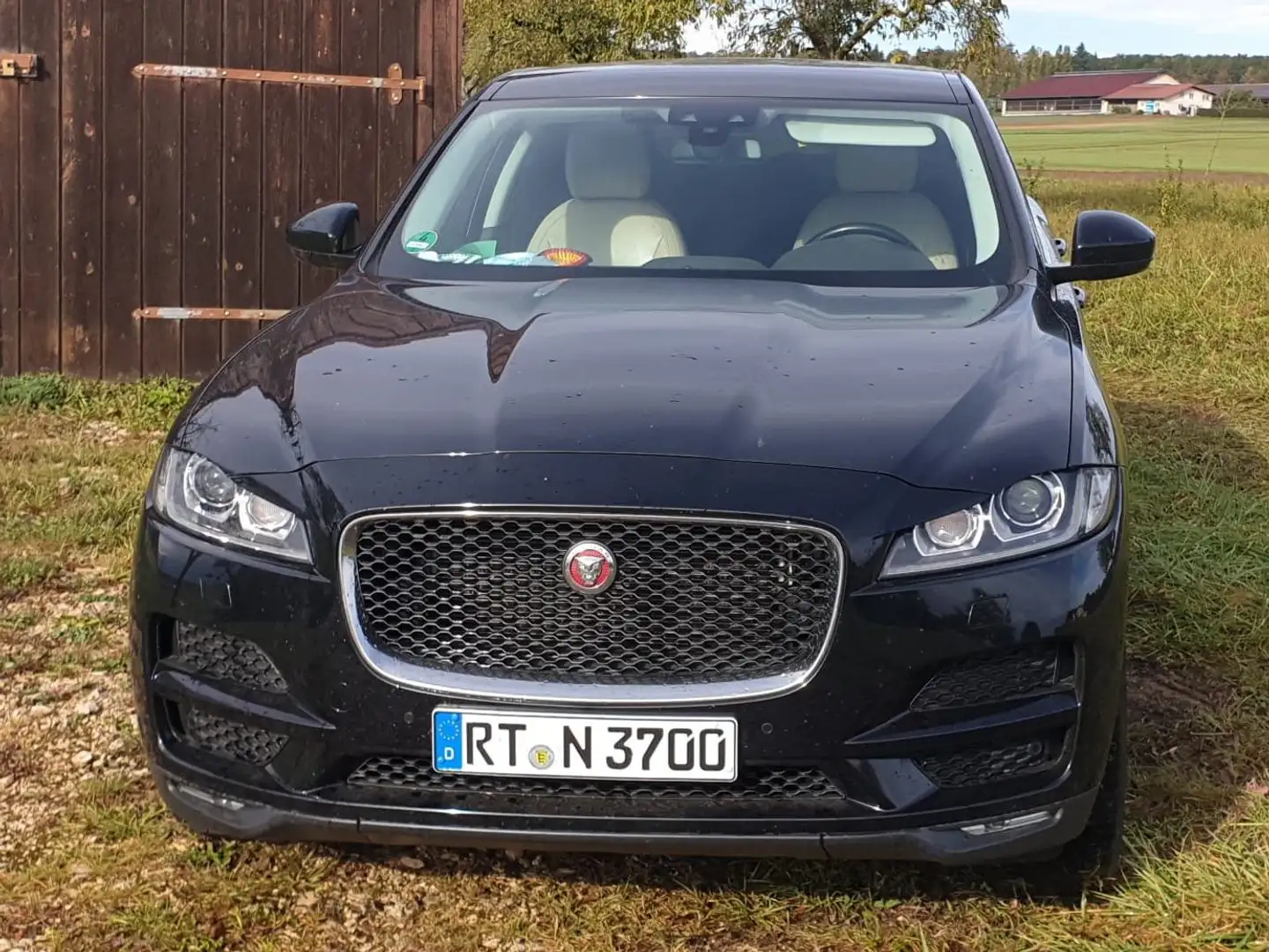 Jaguar F-Pace F-Pace 20d AWD Aut. Prestige Schwarz - 1