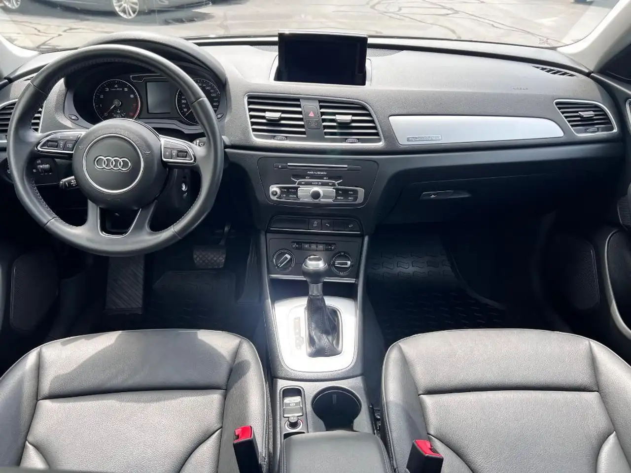 Audi Q3 снимка Audi Q3