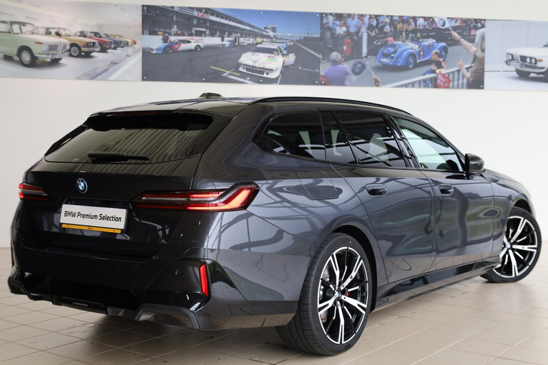BMW 530 5 Serie Touring 530e M Sportpakket Pro | Panoramad — photo 2