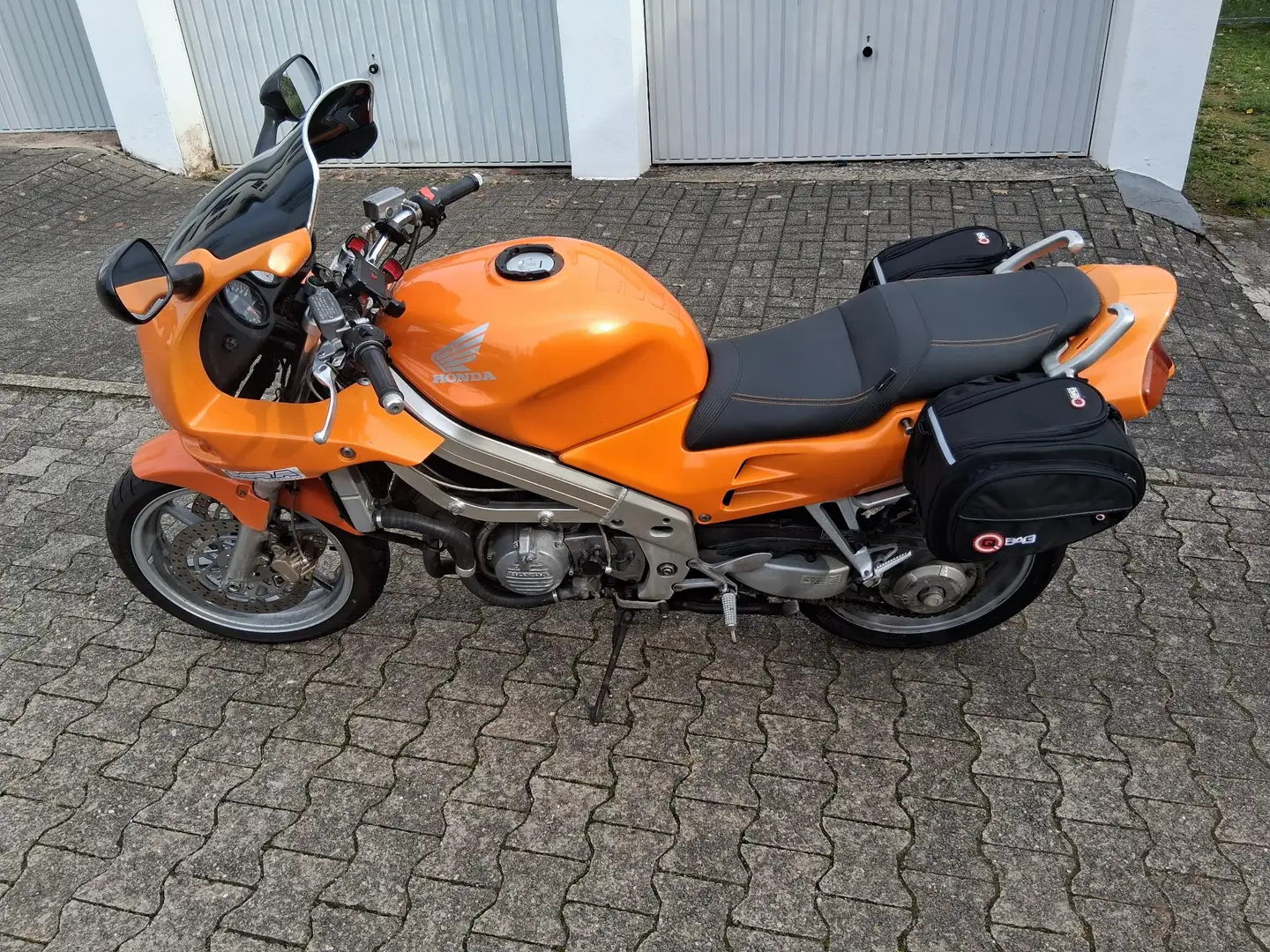 Honda VFR 750 Orange - 1