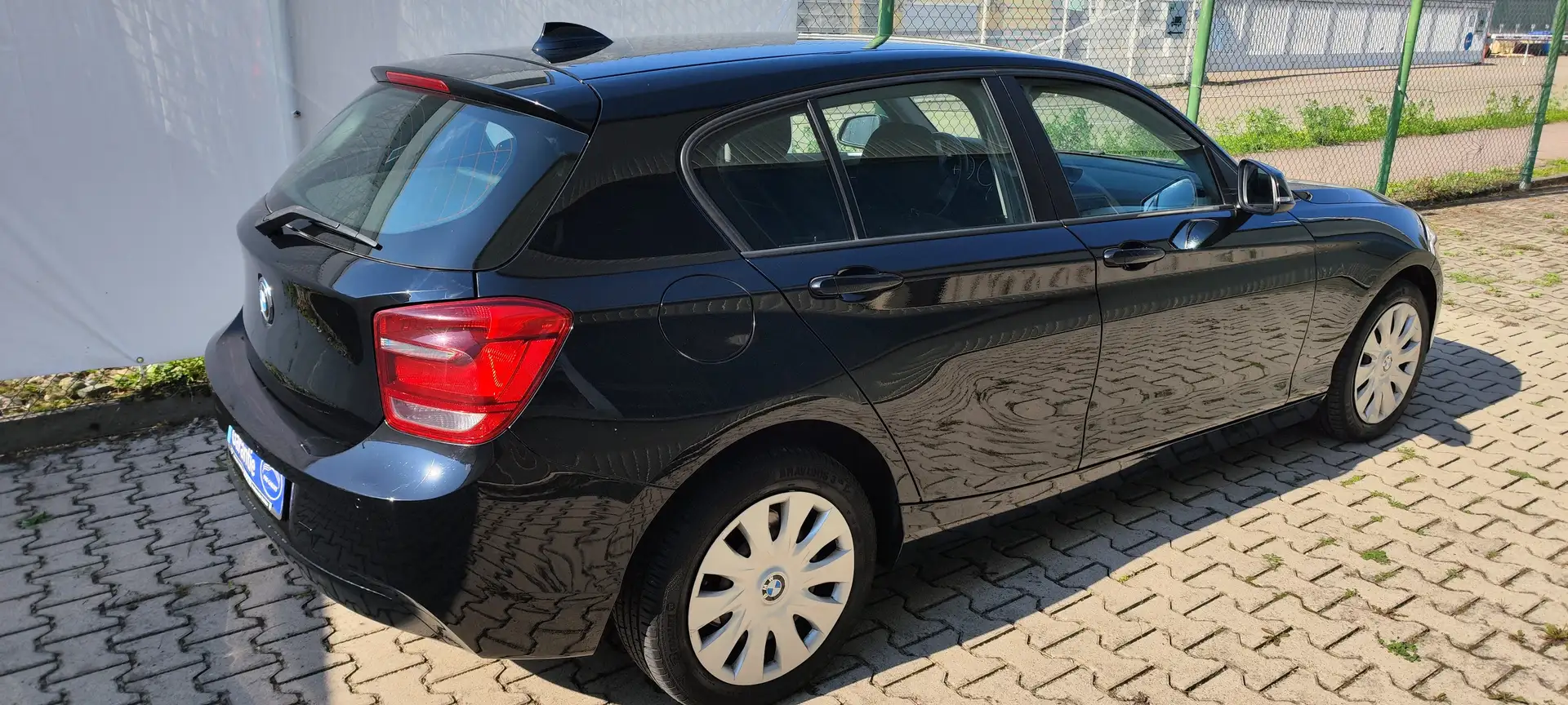 BMW 114 114 i Schwarz - 2