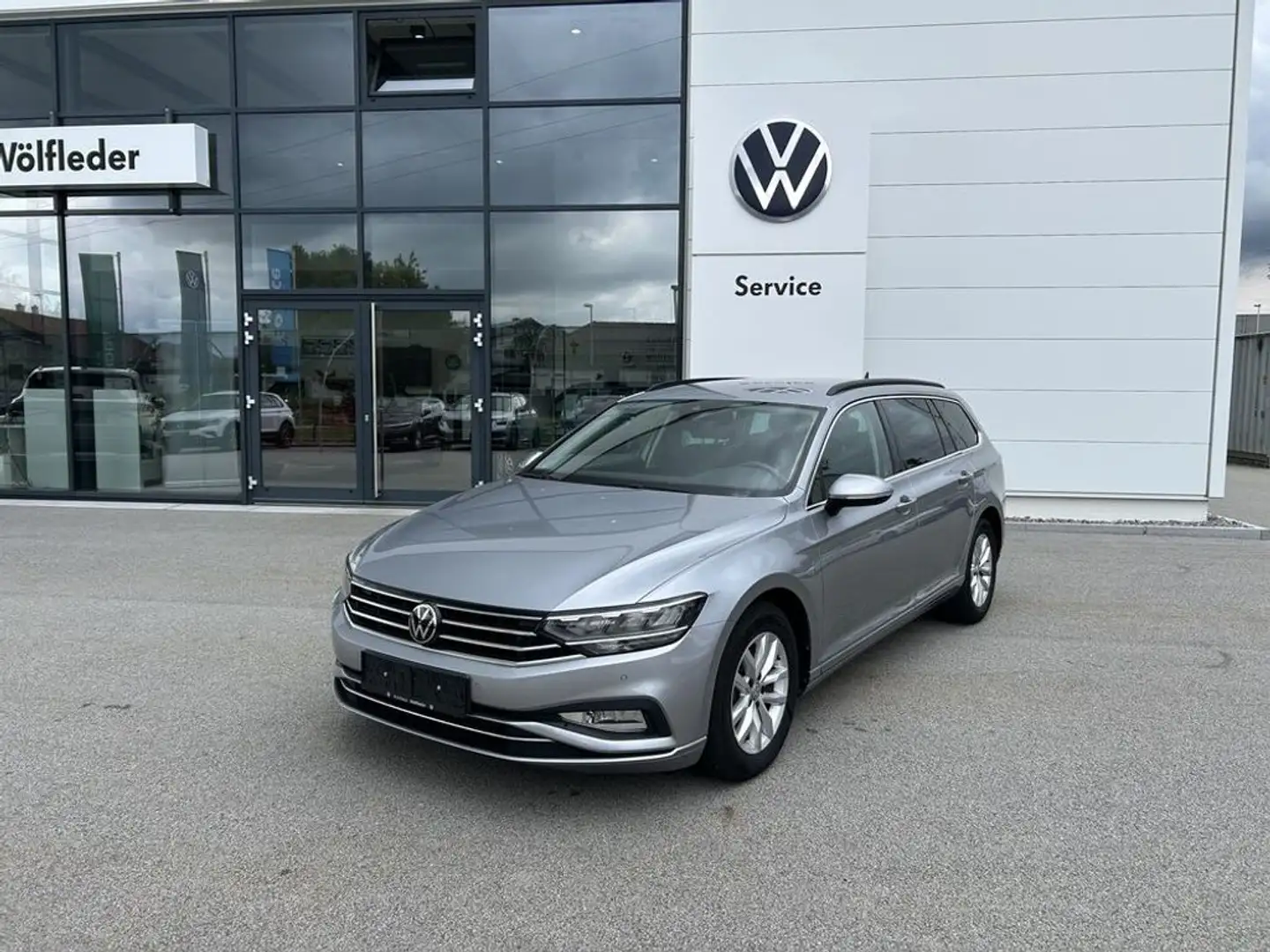Volkswagen Passat Variant Business TDI DSG Zilver - 1