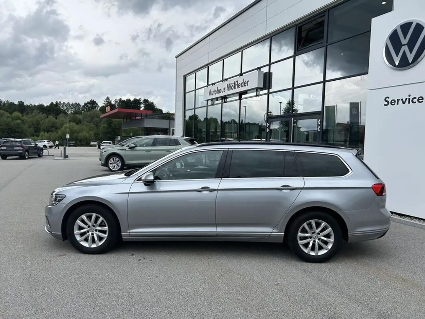 Volkswagen Passat Variant Business TDI DSG Zilver - 2