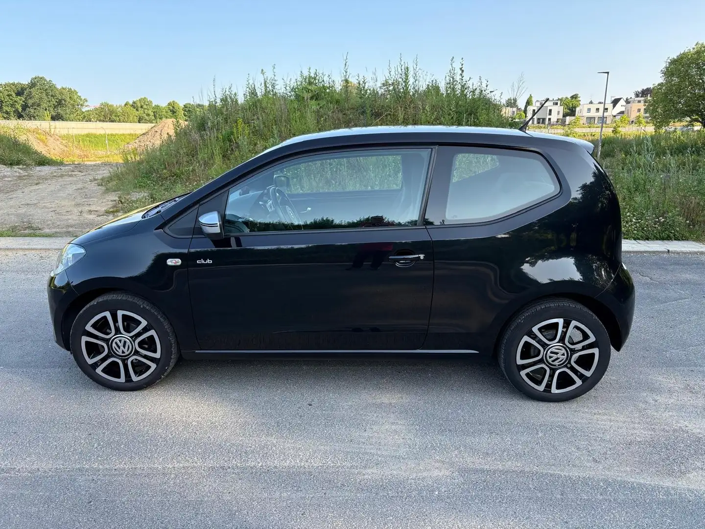 Volkswagen up! club Schwarz - 1