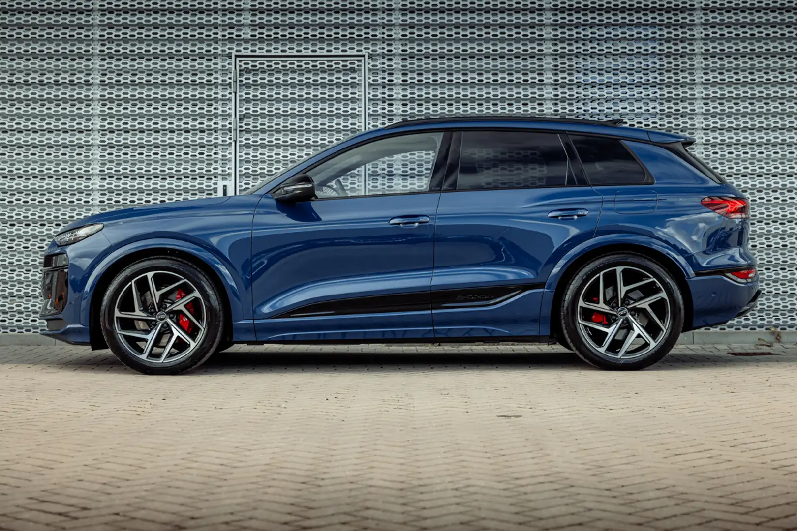 Audi SQ6 e-tron Edition One 100 kWh | Panoramadak | Luchtve Bleu - 2