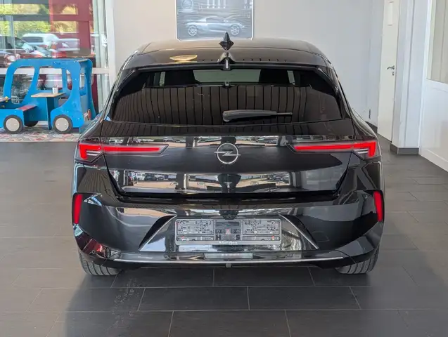 Opel Astra view 7