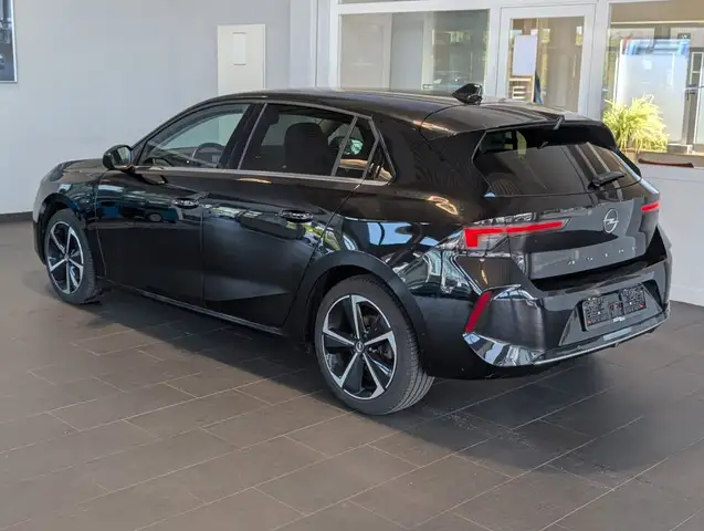 Opel Astra view 6