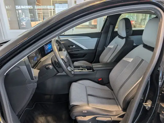 Opel Astra view 4
