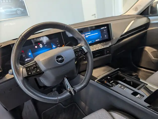 Opel Astra view 5