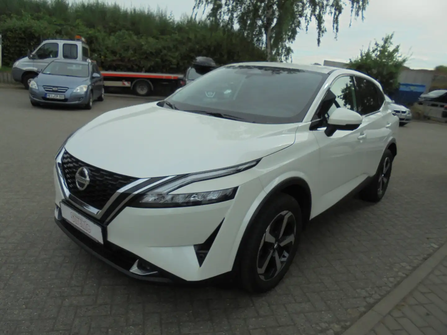 Nissan Qashqai N-Connecta 1.3 DIG-T 140PS 6MT Winterpaket Blanc - 2