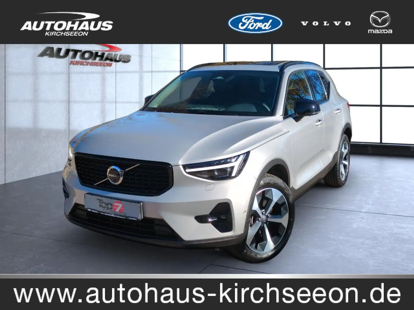 Volvo XC40 B3 (Benzin) Ultra Dark 2WD Automatik Navi LED Silber - 1