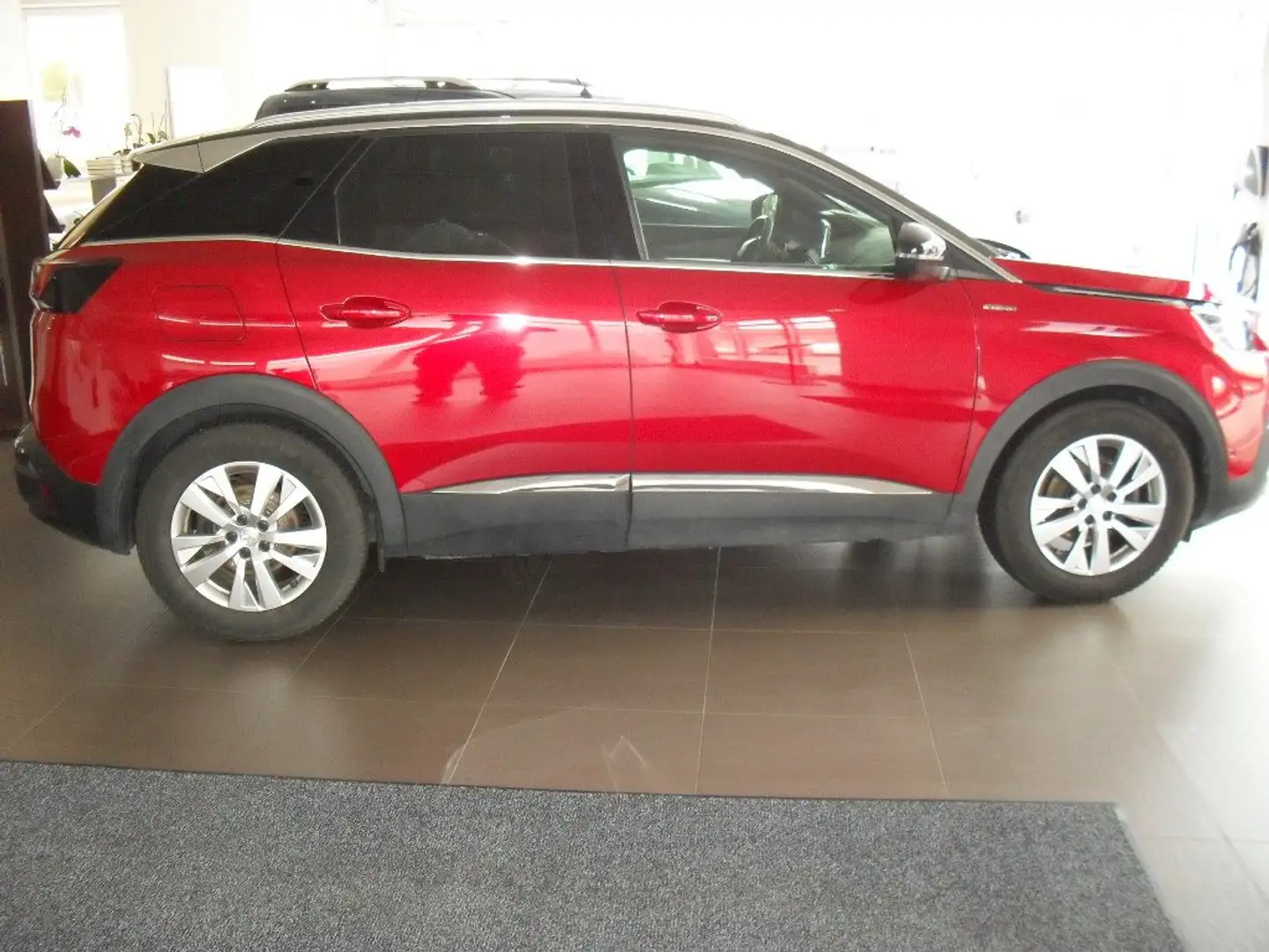 Peugeot 3008 1,6 BlueHDi 120 GT LINIE 6Gang Rot - 2