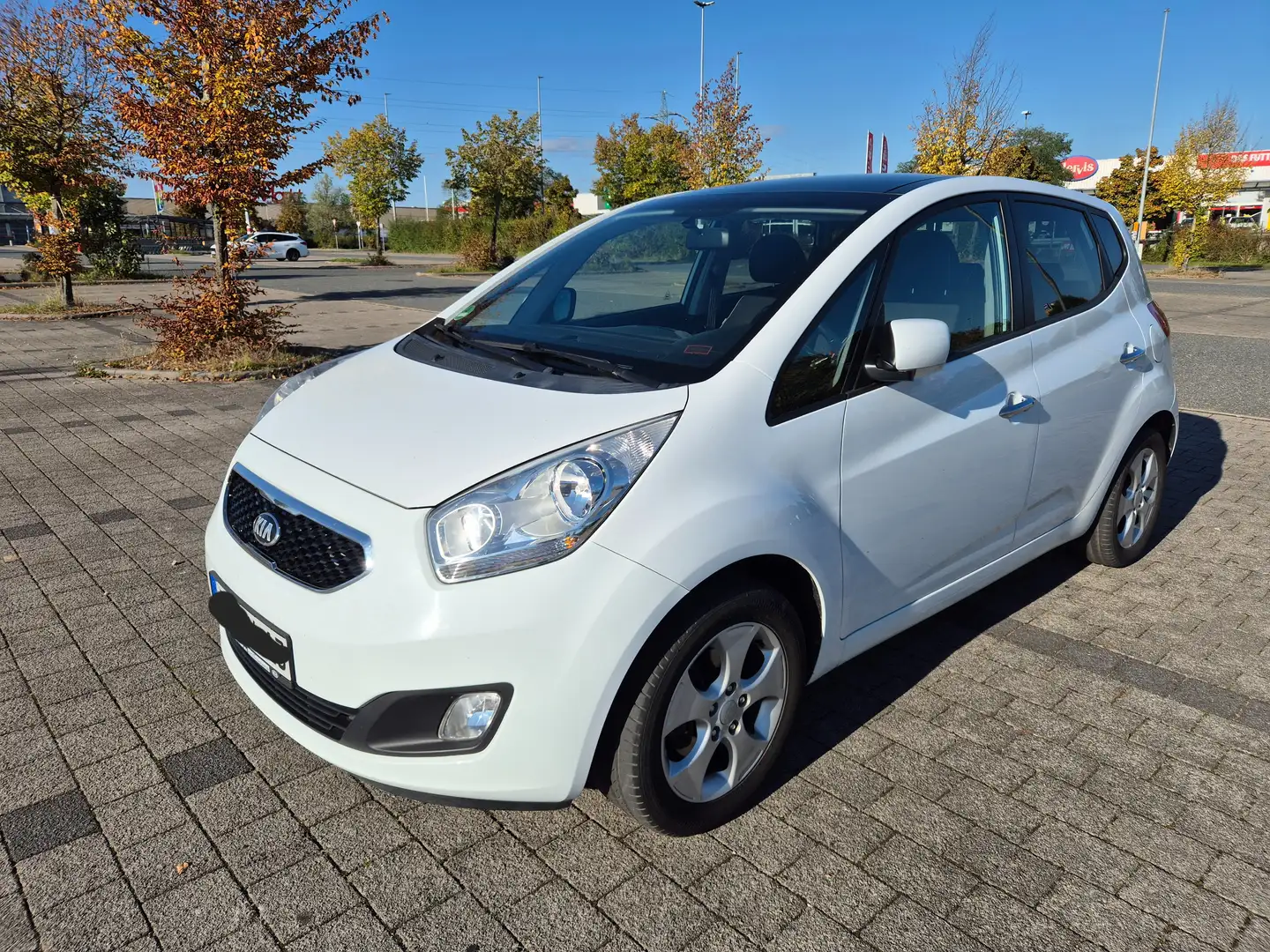 Kia Venga Venga 1.6 CVVT FIFA Edition; NAVI*PANO*SHZ*KLIMA Weiß - 1