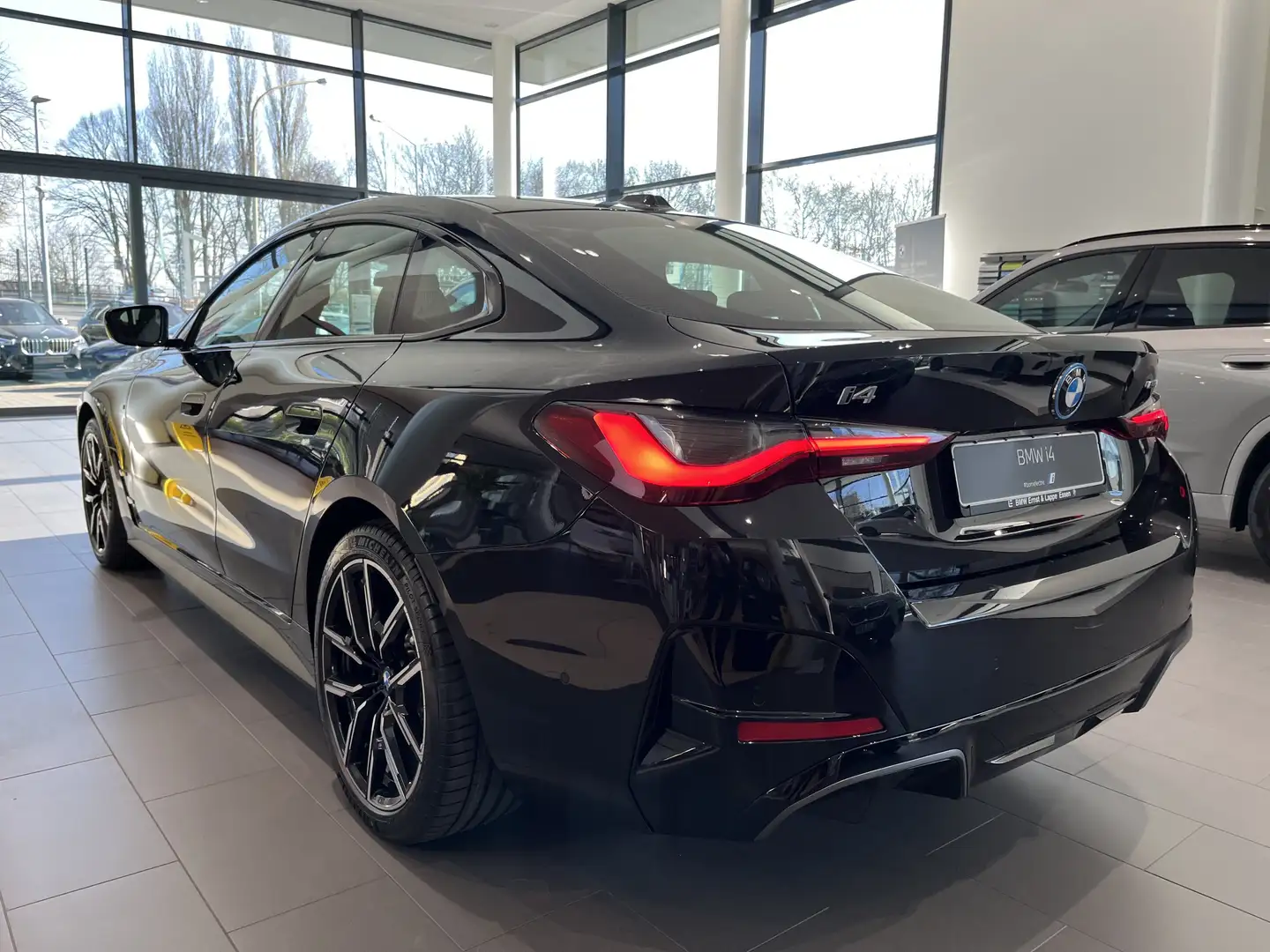 BMW i4 eDrive40 Gran Coupé M Sport || 19Z HiFi Alcantara Schwarz - 2