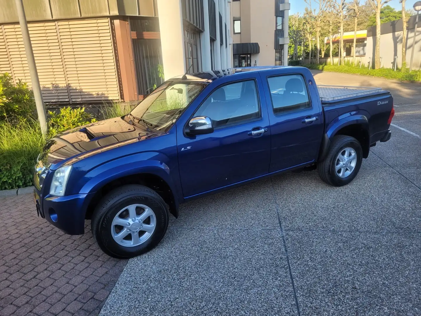 Isuzu D-Max 2.5 LS 4WD Nur 113 Tkm-AHK 3.0 To-Standheizung ! Синій - 2