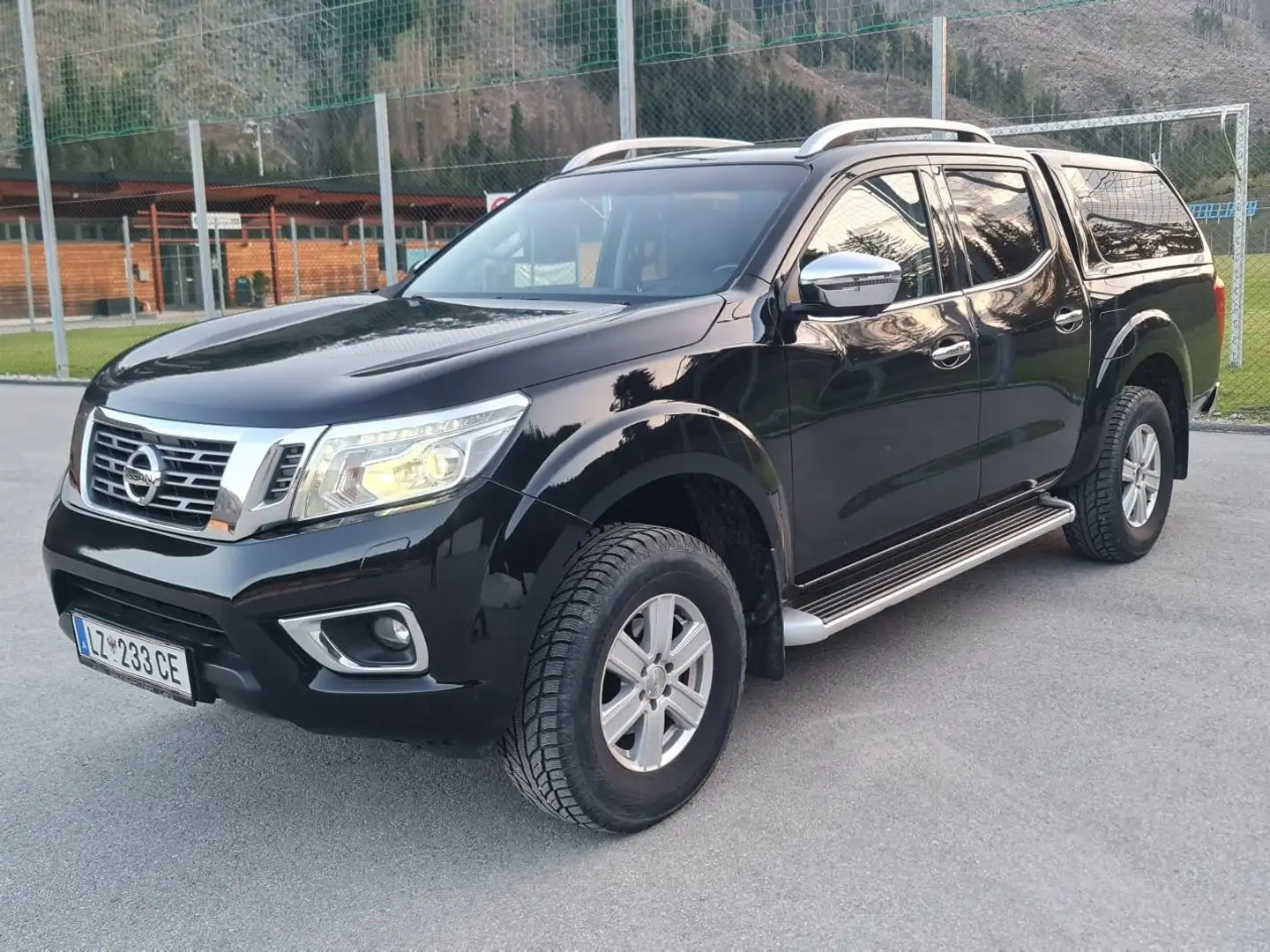 Nissan NP300 Double Cab 4x4 2,3 dCi Tekna Aut. Negru - 1