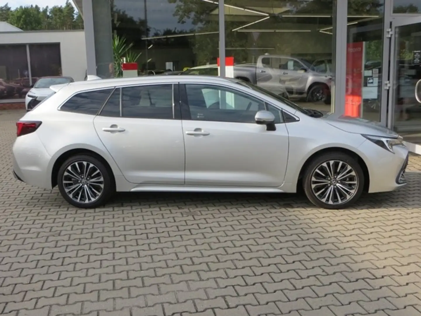 Toyota Corolla Touring 2.0 Sports Hybrid Team D*ACC*KAM Silber - 2