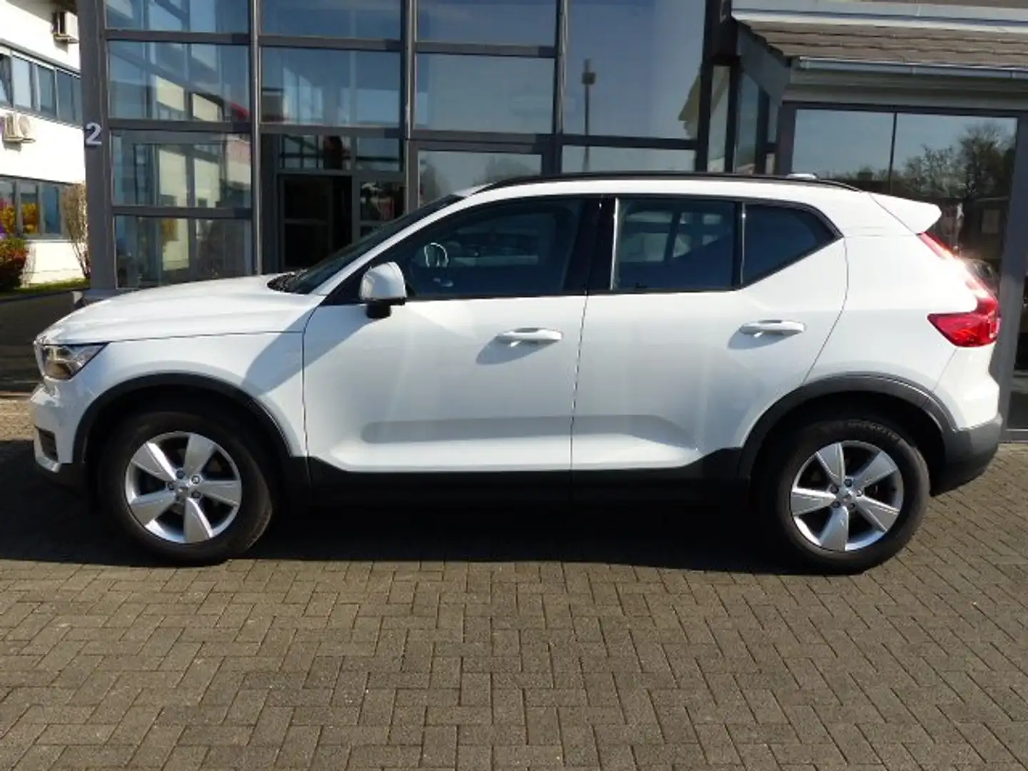 Volvo XC40 Momentum Core T3 Aut.EU6d*LED*AUTOMATIC*NAVI*PDC* Weiß - 2